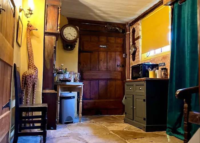 Historic Tudor House In Rural Hereford -Two Bedroom Studio