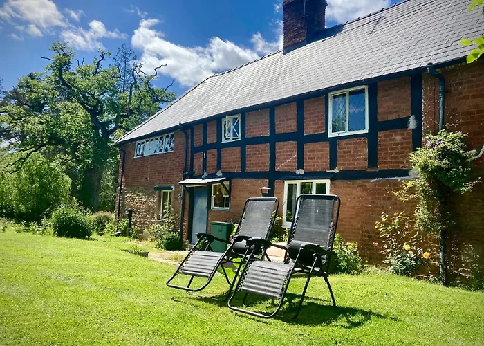Historic Tudor House In Rural Hereford -Two Bedroom Studio